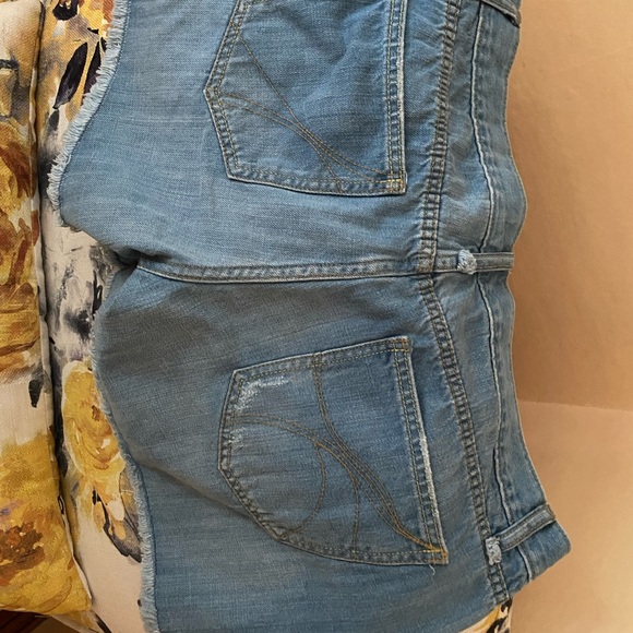 Women’s old navy shorts size 12 - Picture 3 of 3